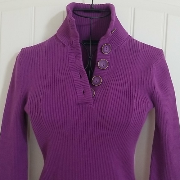 Victoria's Secret Moda International Sweater - Picture 3 of 8